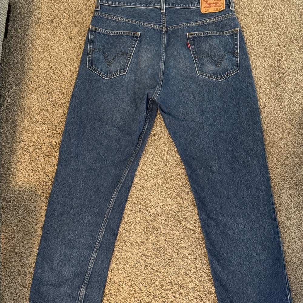 Levis Strauss 505 Jeans Men 36x30 Regular Fit Straight Leg Denim Blue Light Wash - Picture 6 of 7